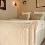 Boulevard Ney - 18th - Ney 6 Apartman *